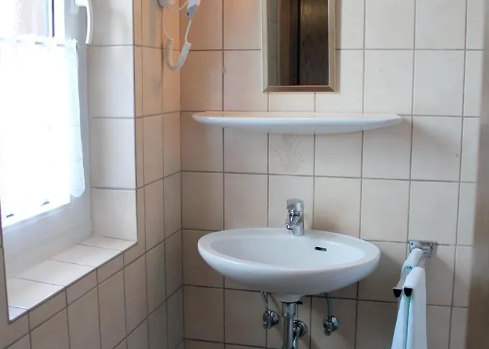 Nentershaus 招待所 *